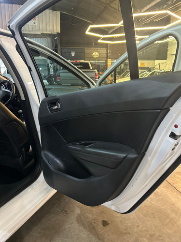 Peugeot 408 2.0 Feline 143cv