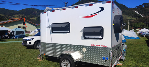 Trailer Alto Vale Premium 2022 P/ 4 Pessoas Com Placa Solar