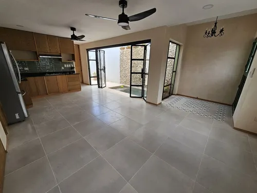 Casa Remodelada De Una Planta En Venta En Conkal.