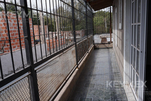 Casa De Dos Plantas Con Cochera En González Catán