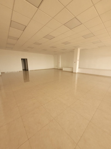 Local Comercial En Arriendo, Piso 2, En Av. Francisco Bilbao