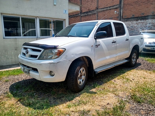 Imagen 1 de 11 de Toyota Hilux 4x2 Cabina Doble Dx Pack 2.5 Td