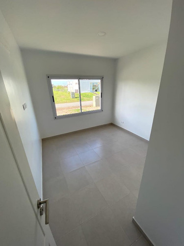 Casa En Venta - 3 Dormitorios 3 Baños - Cochera - Cruz Del Sur, San Vicente