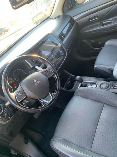 Imagem 3 de 10 de Mitsubishi Outlander