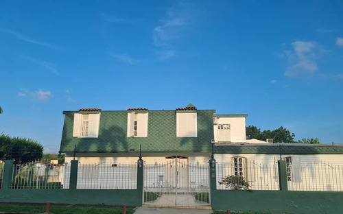 Imagen 1 de 19 de Casa-quinta En Urb. La Viña, Lemc-454