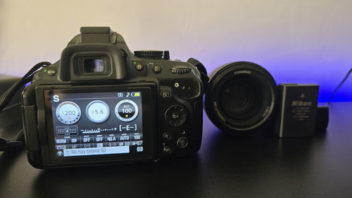 Nikon D5200 Dslr Negro 24.1mp + Batería Adicional. (Usado)
