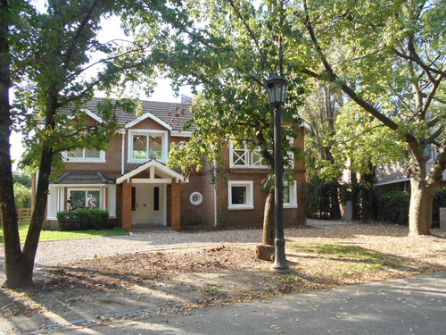 Chalet En Venta En Barrio Cerrado