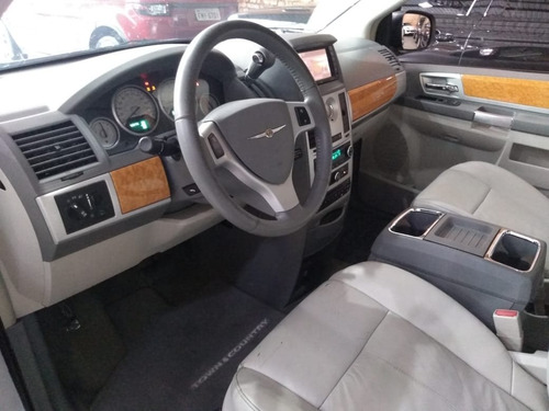 Chrysler Town & Country 3.8 Limited V6 12v Gasolina 4p