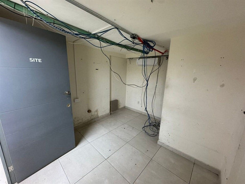 Bodega Comercial En Venta En Ave. Nogalar En San Nicolás