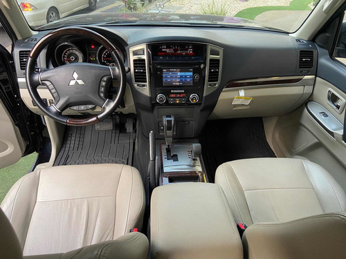 Imagen 9 de 14 de Mitsubishi Pajero Limited 4x4 2016