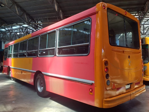 Imagen 5 de 9 de Mercedes Benz Of 1418 2010