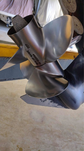 Imagen 9 de 13 de Lancha Quicksilver 2400 Mercruiser V8 260 Hp Pata Duoprop