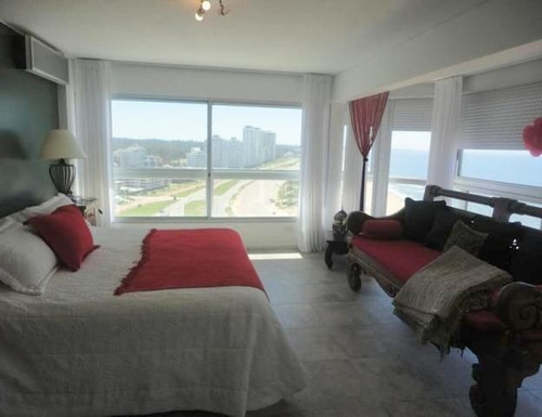 Apartamento En Venta De 3 Dormitorios En Playa Brava