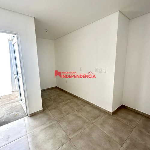 Apartamento 1 Dormitorio Con Patio Y Cochera A Estrenar