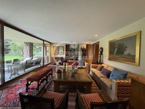 Casa En Venta De 6 Dorm. En Lo Barnechea