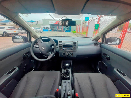 Nissan Tiida 1.800