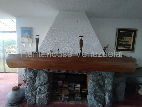 Casa En Venta En Prados Del Este Calle Cerrada Tres Niveles