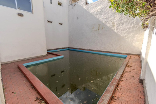 Venta Casa 5 Ambientes Cochera Pileta Parrilla Mas