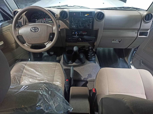 Imagen 3 de 6 de Toyota Land Cruiser Lx V6