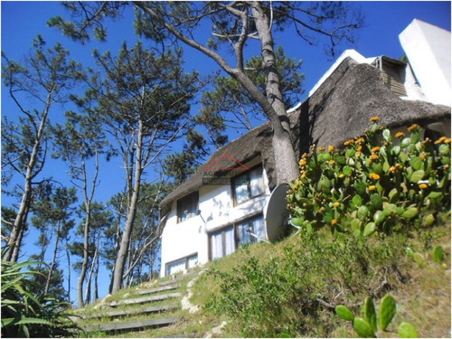 Casa En Mansa, 4 Dormitorios - Ref: 3915