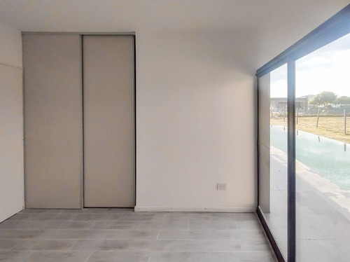 Imagen 18 de 30 de Moderna Casa De 4 Ambientes A Estrenar En Venta En San Ramiro, Pilar Del Este