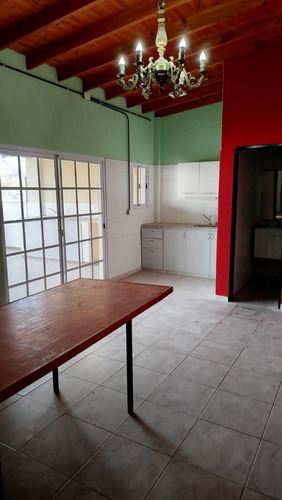 Vende O Alquila Deposito Con Oficina Quincho Y Depto. Monoambiente Paternal