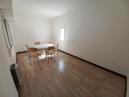 Imagen 8 de 30 de Dos Ambientes Reciclado