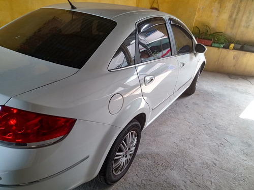 Fiat Linea 2013 1.8 16v Essence Flex Dualogic 4p