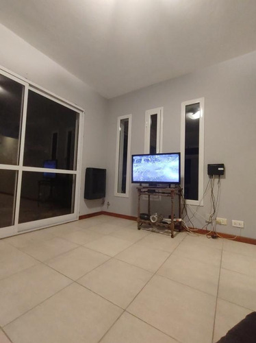 Casa En Venta - 3 Dormitorios 2 Baños - 90mts2 - Ostende
