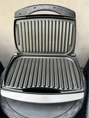 Parrilla Grill Eléctrica Atma Pg4720 1400w Antiadherente Platil (Usado)