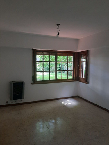 Imagen 9 de 16 de Casa Céntrica Con Jardín.