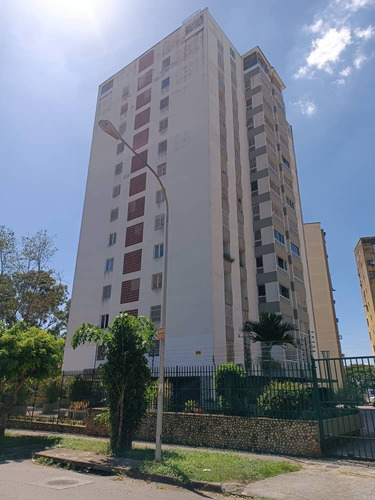 Sky Group Vende Apartamento En Res. Solariega, Urb. Lomas Del Este. Valencia Carabobo. Codigo: Pra-lucena. Luz Coelho.