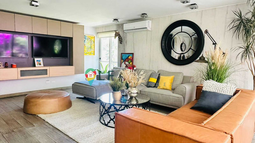 Moderno, Comodos Espacios, Residencial (81791)