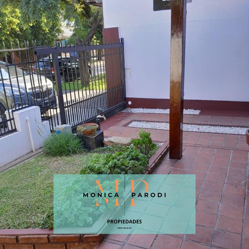 Casa En Venta Con Departamento Y Pileta Zona Centro De Moreno