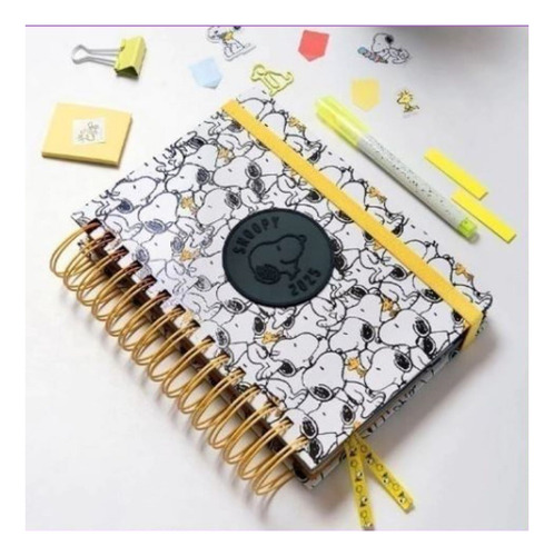 Agenda 2025 Snoopy 14x20 Diaria Mooving Portada Balnco Negro Y Amarillo