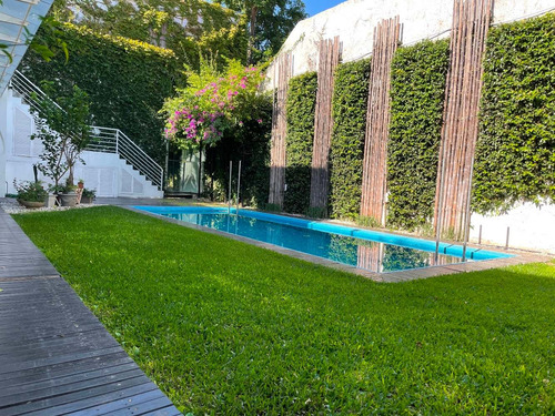Impecable Casa De Diseño En Núñez