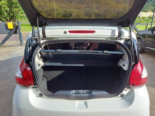 Imagem 10 de 13 de Fiat Mobi 1.0 Firefly Flex Drive Manual