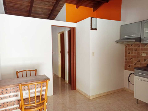 Townhouse Casa En Venta En Loma Linda. Posee Terraza Con Vista
