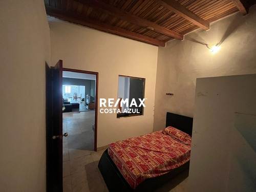 Remax Vende Amplia Casa En Conjunto Los Coralitos Tucacas