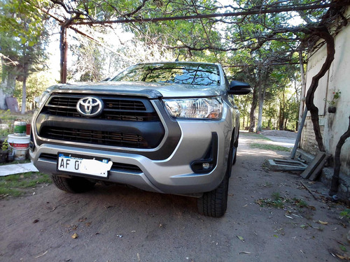 Imagen 10 de 15 de Toyota Hilux 2022 2.4 Cd Sr 150cv 4x2