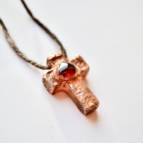 Collar Mini Cruz Con Granate, Piedra Natural, Cod1