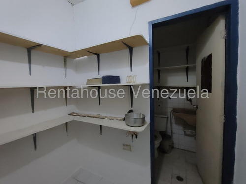 Casa En Alquiler En Zona Comercial Para Cualquier Uso Que Le Quieran Dar Antiguamente Funcionaba La Clínica Ronquillo La Casa Esta Para Ser Remodelada, Ubicada Estratégicamente