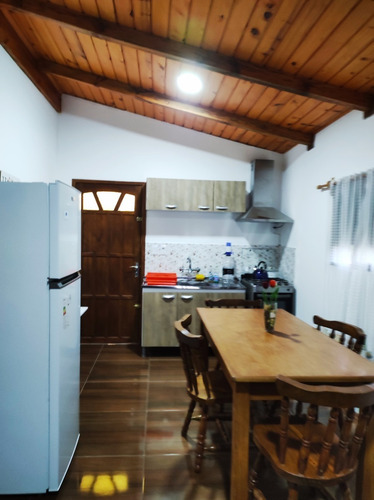 Alquilo Por Día Hermosa Cabaña En Colonia Del Sacramento Para 4 Personas.