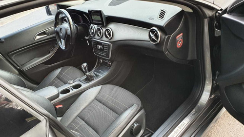 Mercedes-benz Clase Cla 1.6 Cla200 Coupe Urban 156cv Mt 2013