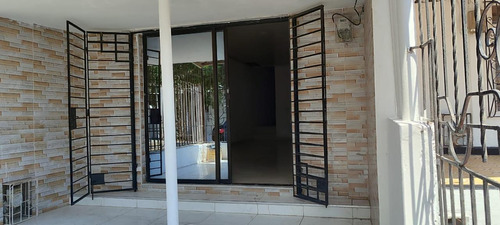 Se Arrienda Apto Amplio, Con Terraza,patio, 2 Cuartos.