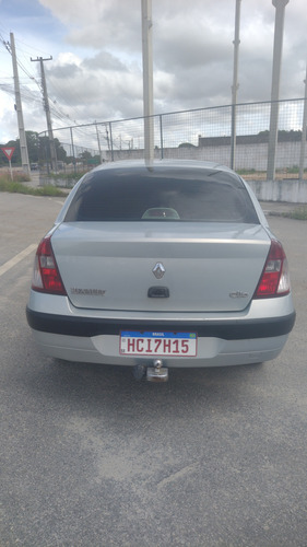 Renault Clio Sedan 1.6 16v Privilège Hi-flex 4p