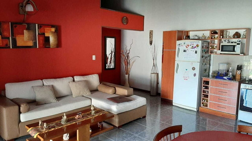Casa En Venta En De Vicenzo Grande.del Viso Pilar