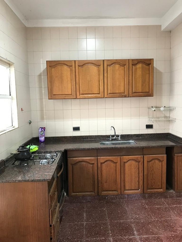Imagen 8 de 17 de Chalet Cuatro Ambientes Con Dependencia De Servicio