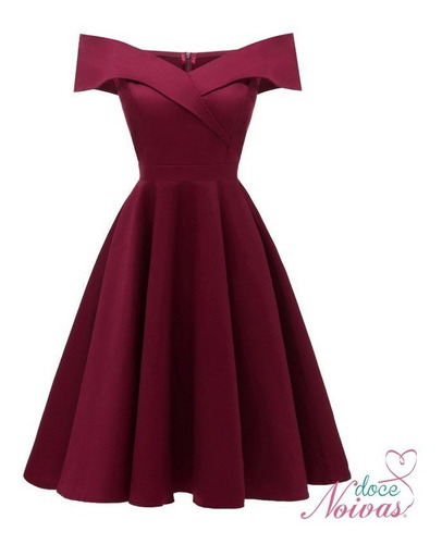 vestido curto na cor marsala