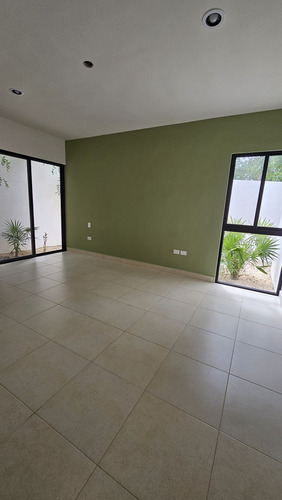 Casa Jardines De Una Planta De 4 Recamaras En Venta, Cholul.